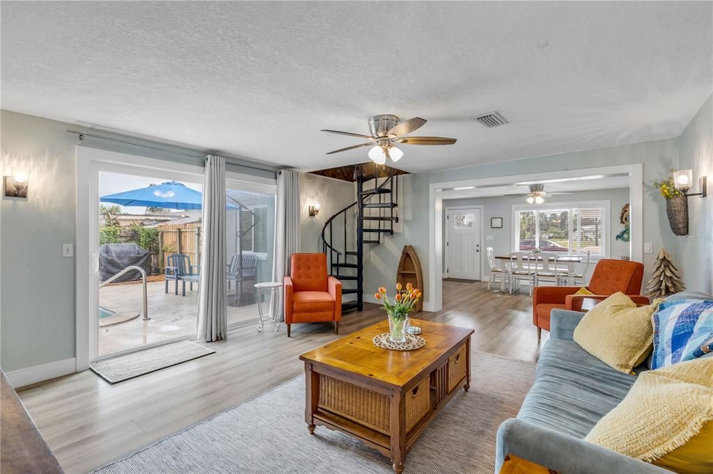 En Venta: $675,000 (3 camas, 2 baños, 1547 Pies cuadrados)