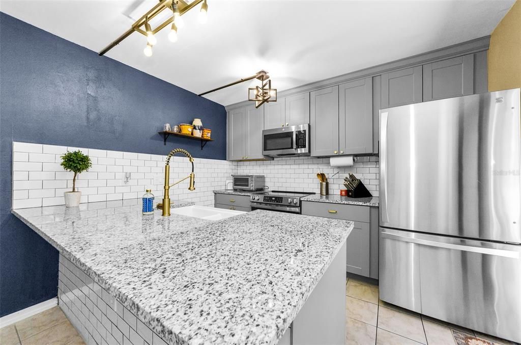 На продажу: $299,000 (2 спален, 2 ванн, 1344 Квадратных фут)