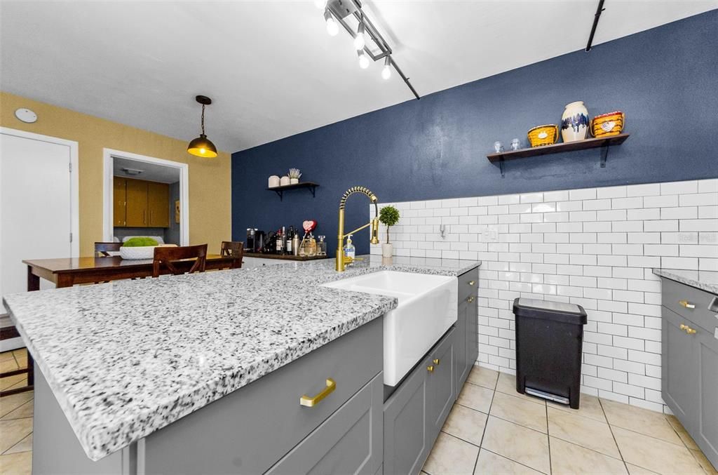 На продажу: $299,000 (2 спален, 2 ванн, 1344 Квадратных фут)