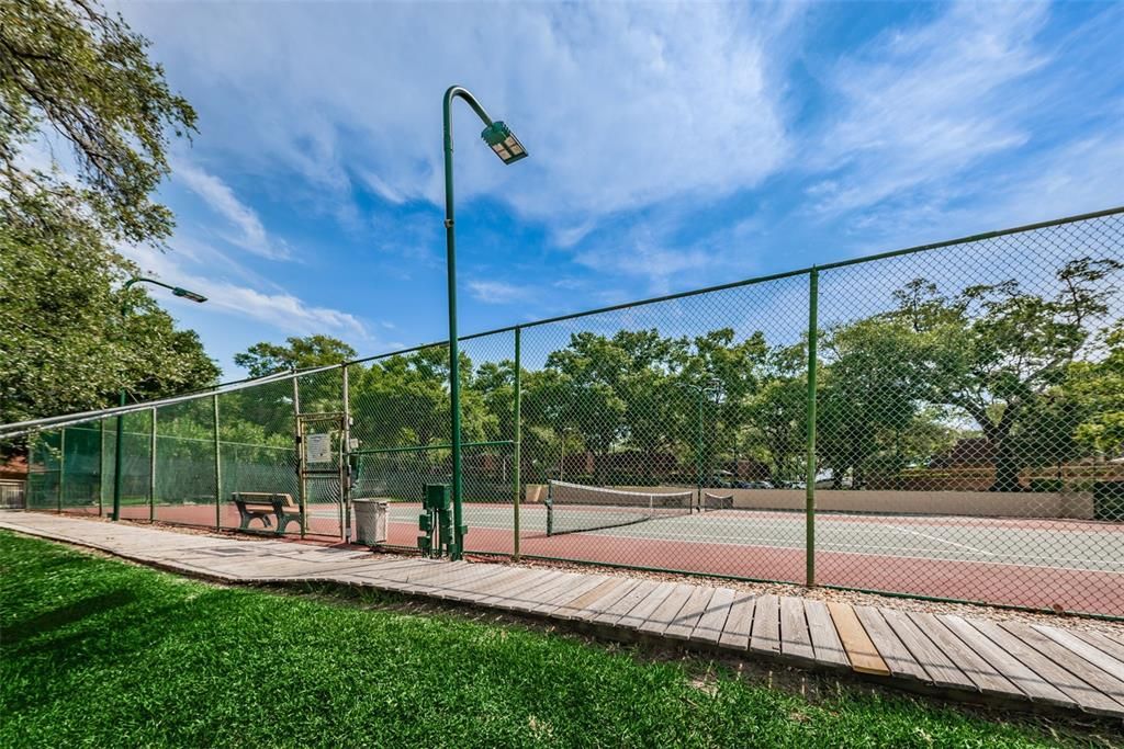 На продажу: $299,000 (2 спален, 2 ванн, 1344 Квадратных фут)