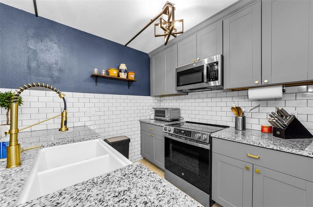 На продажу: $299,000 (2 спален, 2 ванн, 1344 Квадратных фут)