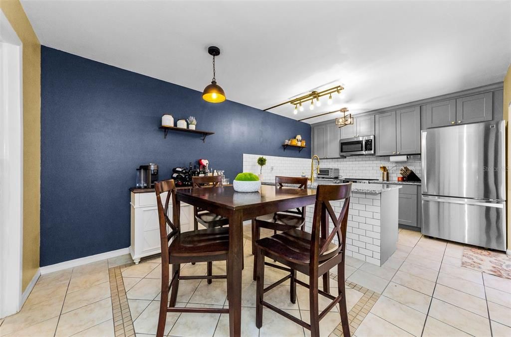 На продажу: $299,000 (2 спален, 2 ванн, 1344 Квадратных фут)