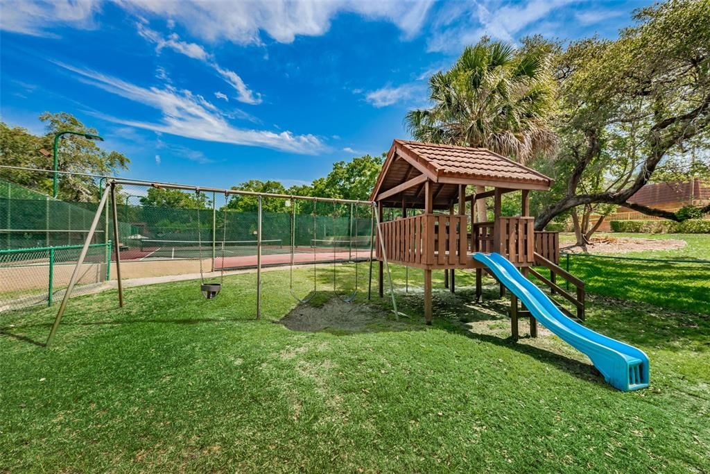 На продажу: $299,000 (2 спален, 2 ванн, 1344 Квадратных фут)