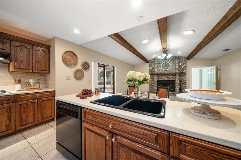 For Sale: $595,000 (5 beds, 3 baths, 2949 Square Feet)