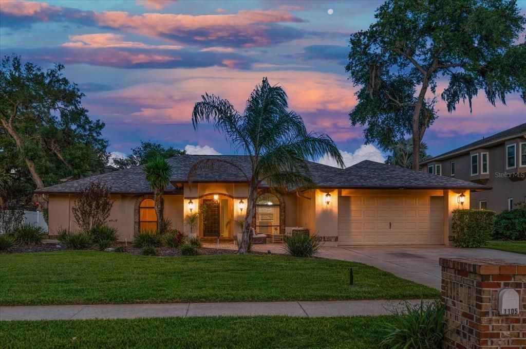 For Sale: $595,000 (5 beds, 3 baths, 2949 Square Feet)