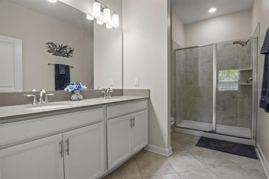 En Venta: $215,000 (2 camas, 2 baños, 1385 Pies cuadrados)