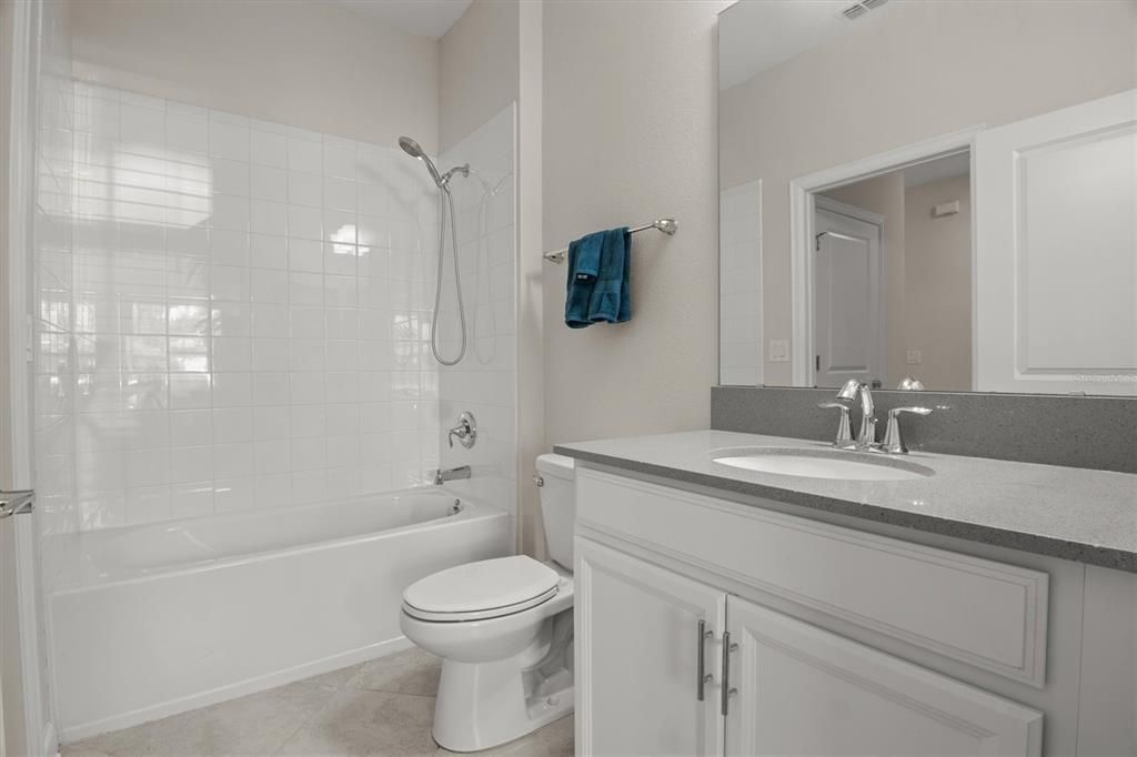 En Venta: $215,000 (2 camas, 2 baños, 1385 Pies cuadrados)