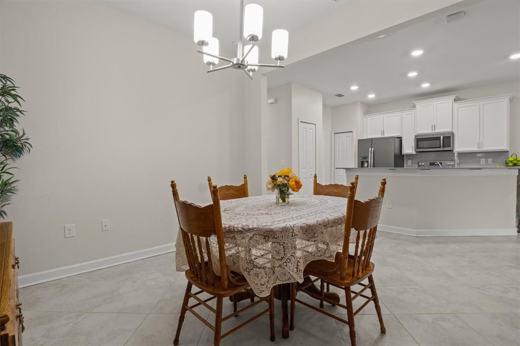 En Venta: $215,000 (2 camas, 2 baños, 1385 Pies cuadrados)