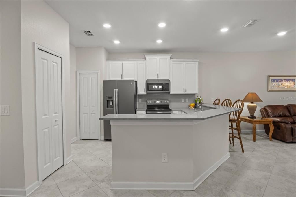 En Venta: $215,000 (2 camas, 2 baños, 1385 Pies cuadrados)