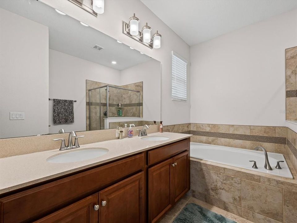 En Venta: $534,900 (4 camas, 3 baños, 2068 Pies cuadrados)