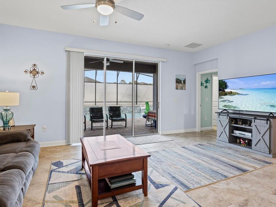 En Venta: $534,900 (4 camas, 3 baños, 2068 Pies cuadrados)