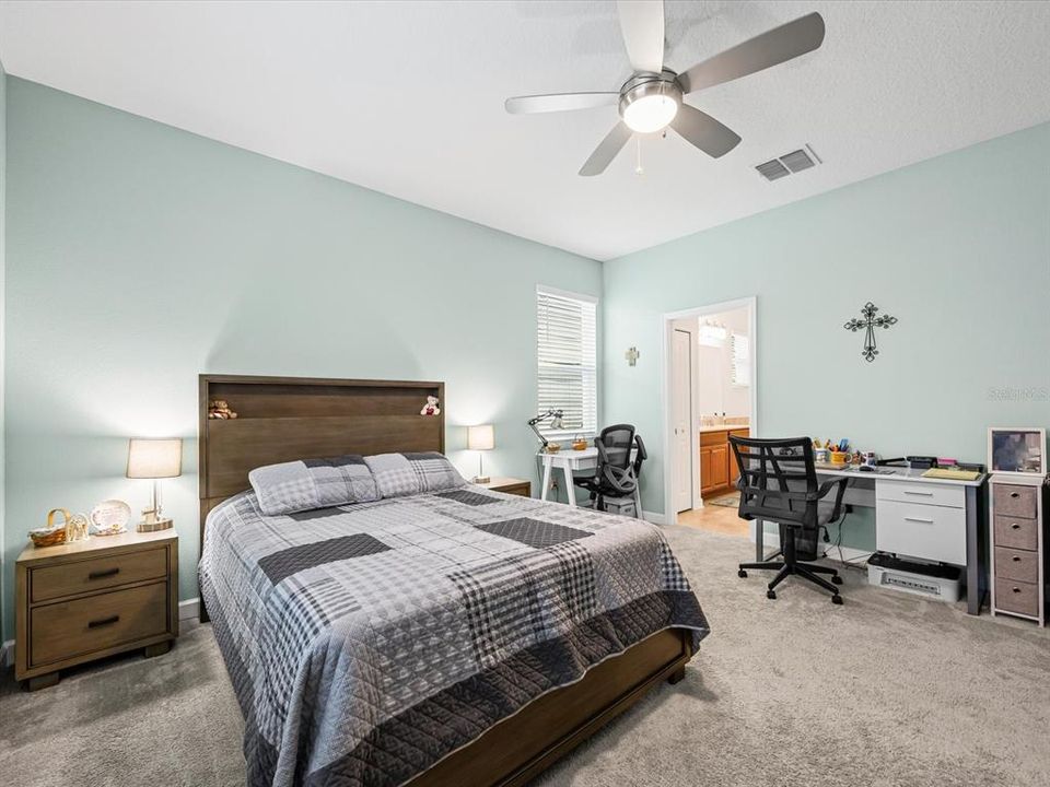 En Venta: $534,900 (4 camas, 3 baños, 2068 Pies cuadrados)