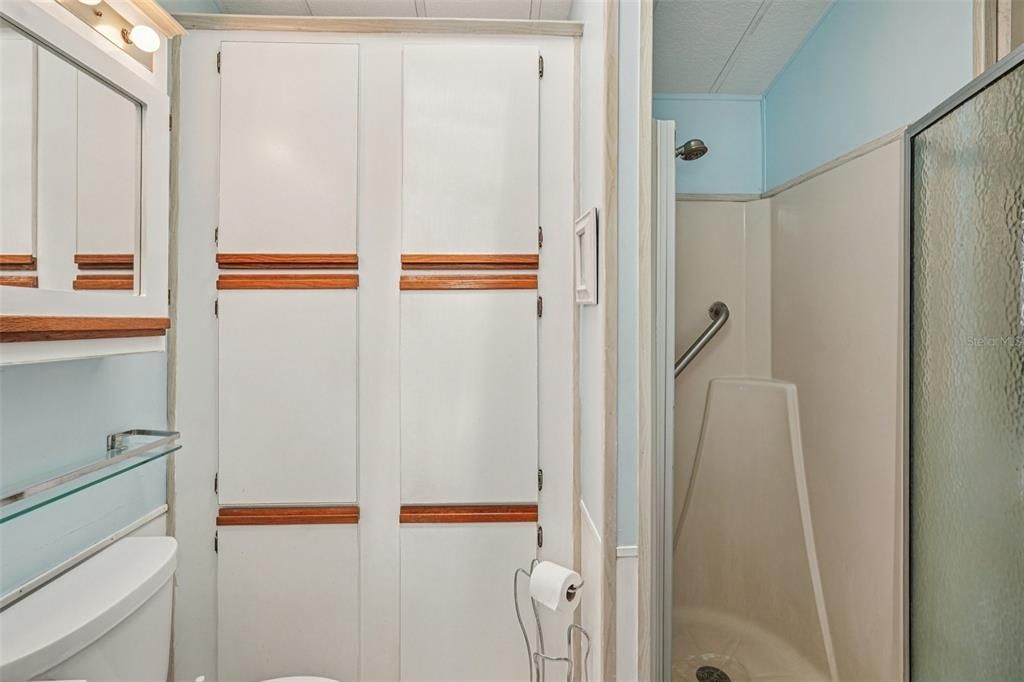 For Sale: $165,000 (1 beds, 1 baths, 706 Square Feet)