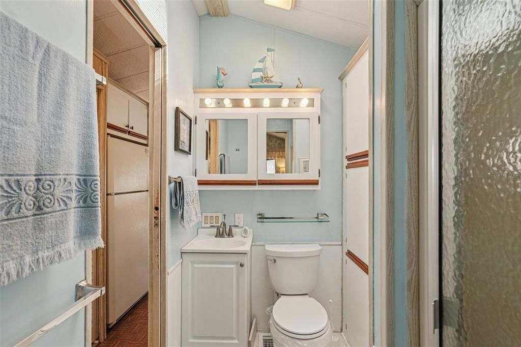 For Sale: $165,000 (1 beds, 1 baths, 706 Square Feet)