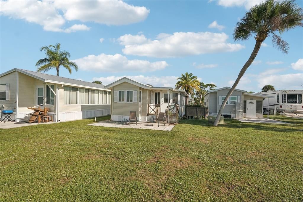 For Sale: $165,000 (1 beds, 1 baths, 706 Square Feet)