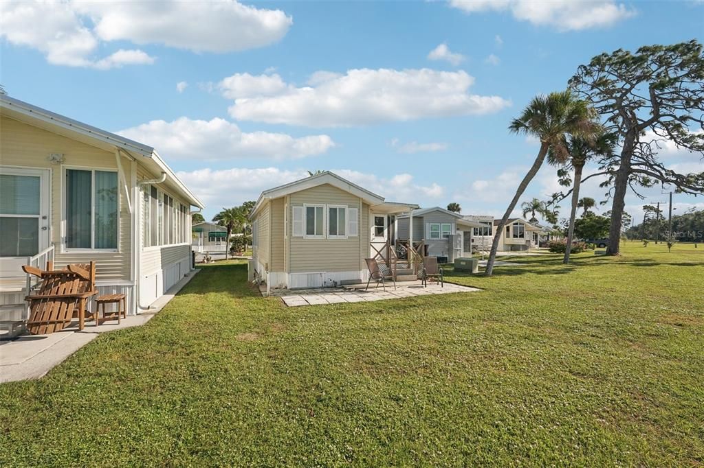 For Sale: $165,000 (1 beds, 1 baths, 706 Square Feet)