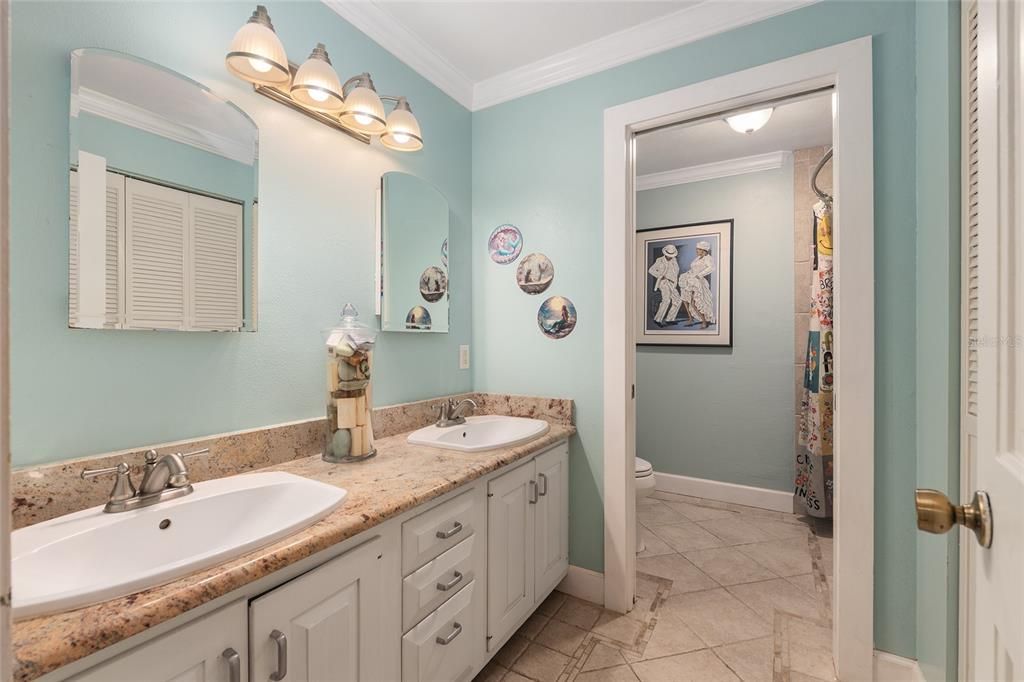 合同活跃: $648,750 (4 贝兹, 3 浴室, 3377 平方英尺)