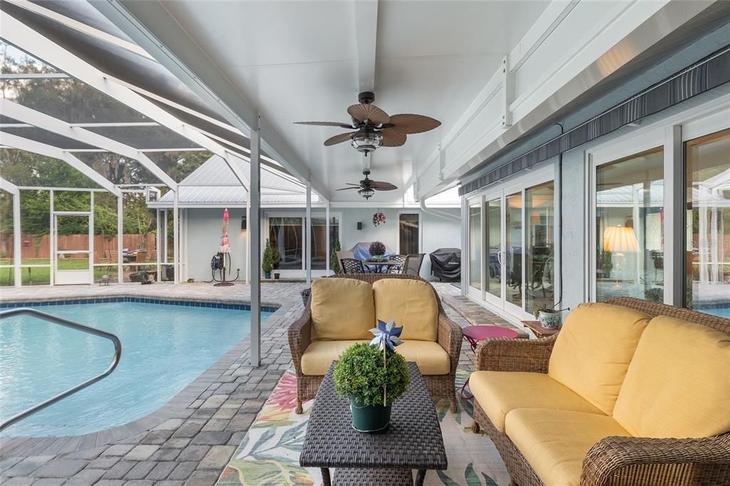 合同活跃: $648,750 (4 贝兹, 3 浴室, 3377 平方英尺)