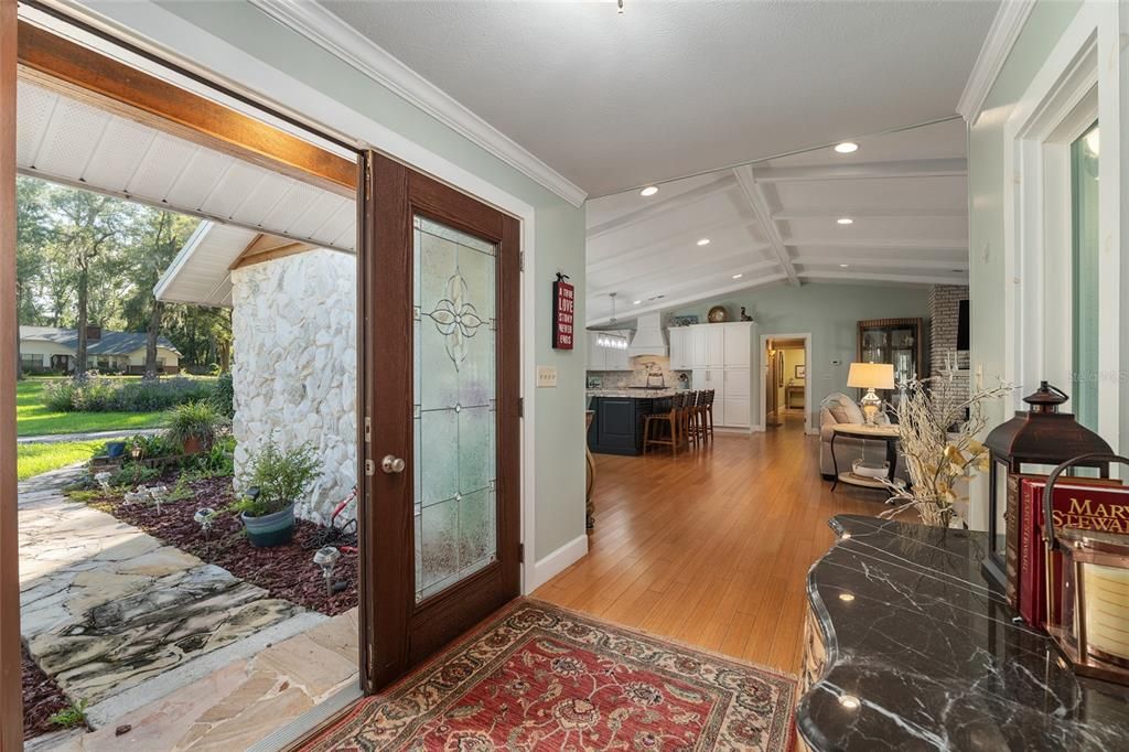 合同活跃: $648,750 (4 贝兹, 3 浴室, 3377 平方英尺)