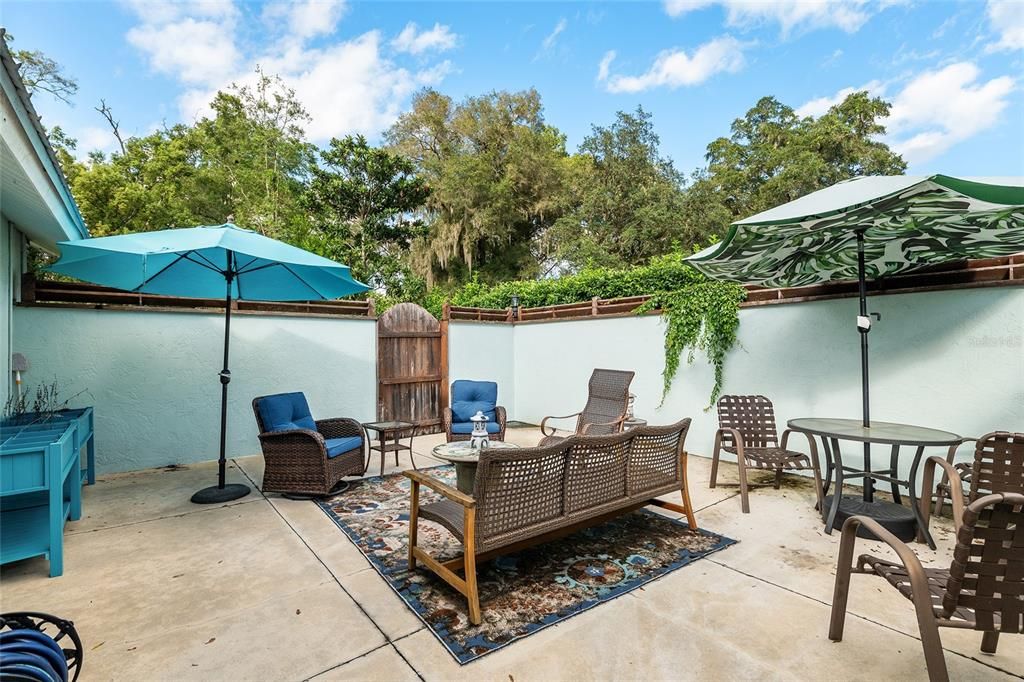 合同活跃: $648,750 (4 贝兹, 3 浴室, 3377 平方英尺)