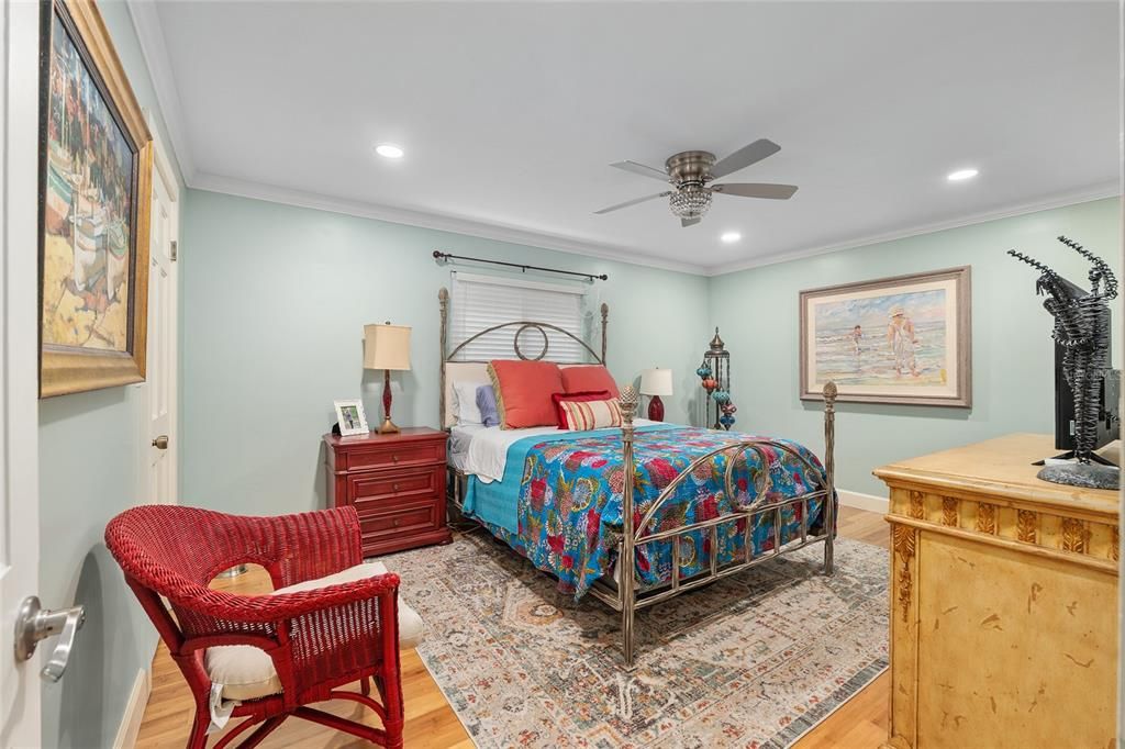 合同活跃: $648,750 (4 贝兹, 3 浴室, 3377 平方英尺)