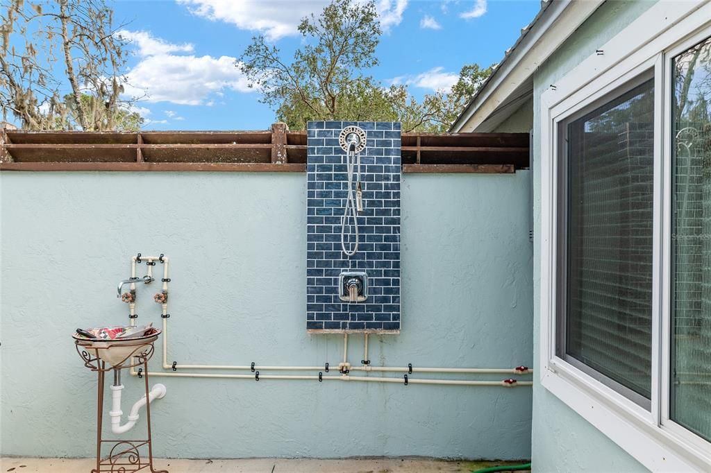 合同活跃: $648,750 (4 贝兹, 3 浴室, 3377 平方英尺)