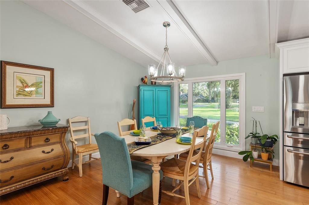 合同活跃: $648,750 (4 贝兹, 3 浴室, 3377 平方英尺)