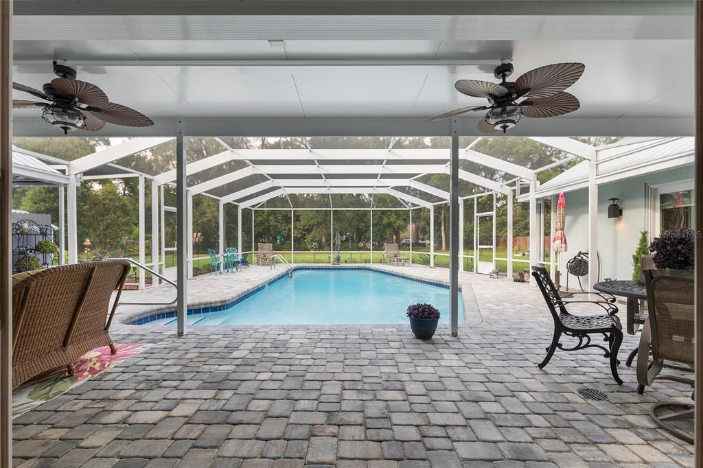 合同活跃: $648,750 (4 贝兹, 3 浴室, 3377 平方英尺)