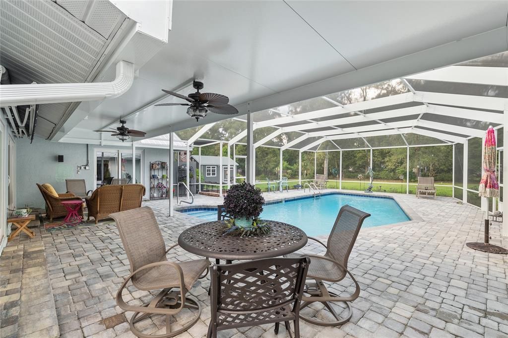 合同活跃: $648,750 (4 贝兹, 3 浴室, 3377 平方英尺)