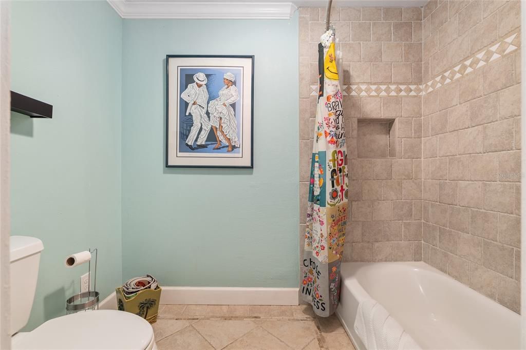 合同活跃: $648,750 (4 贝兹, 3 浴室, 3377 平方英尺)