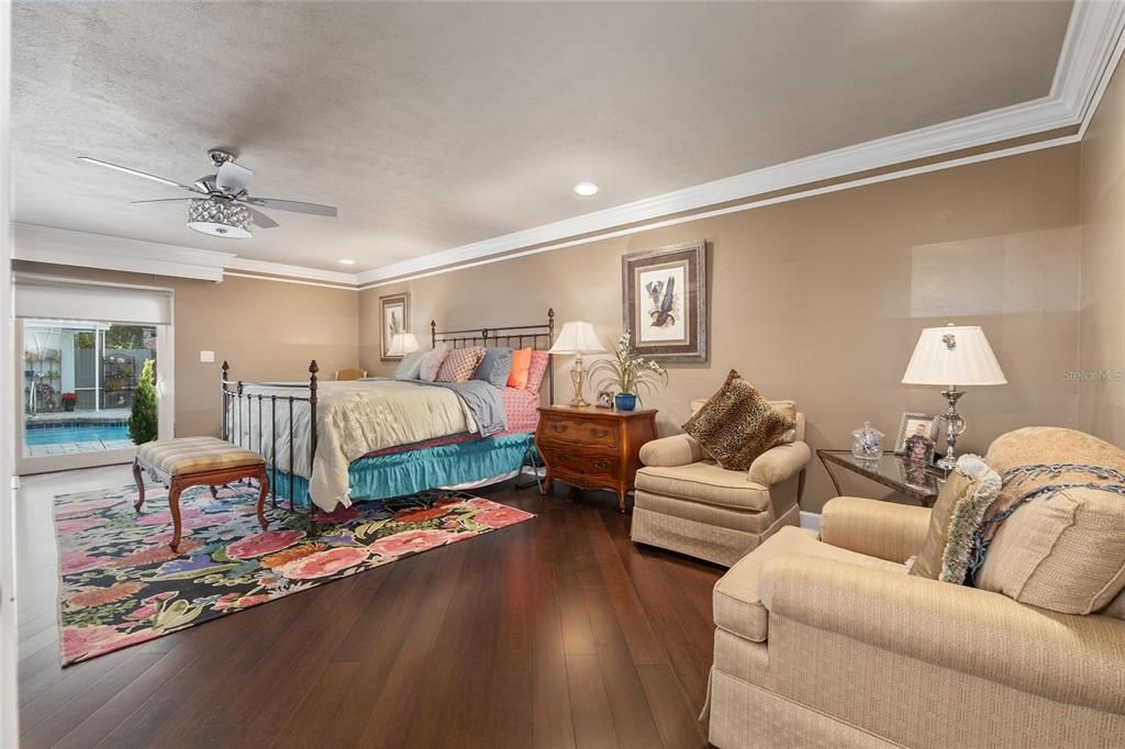 合同活跃: $648,750 (4 贝兹, 3 浴室, 3377 平方英尺)