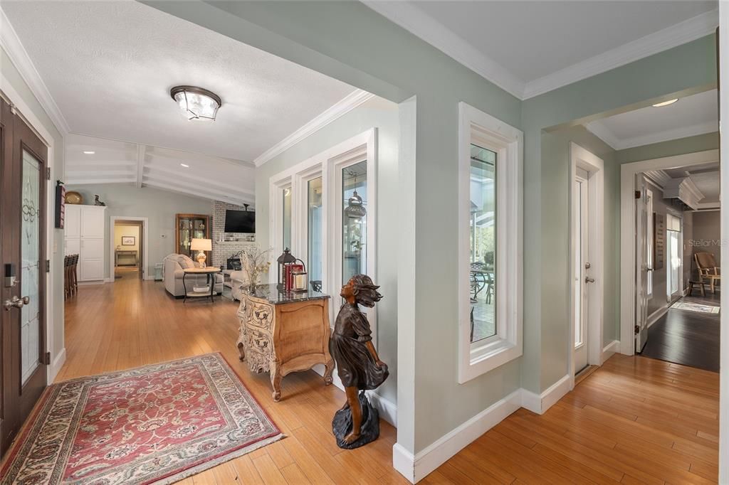 合同活跃: $648,750 (4 贝兹, 3 浴室, 3377 平方英尺)