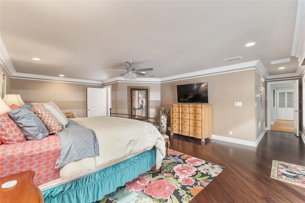 合同活跃: $648,750 (4 贝兹, 3 浴室, 3377 平方英尺)