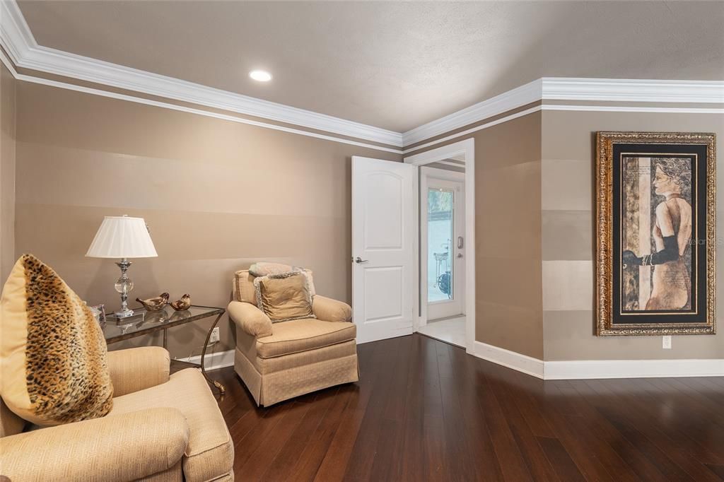 合同活跃: $648,750 (4 贝兹, 3 浴室, 3377 平方英尺)