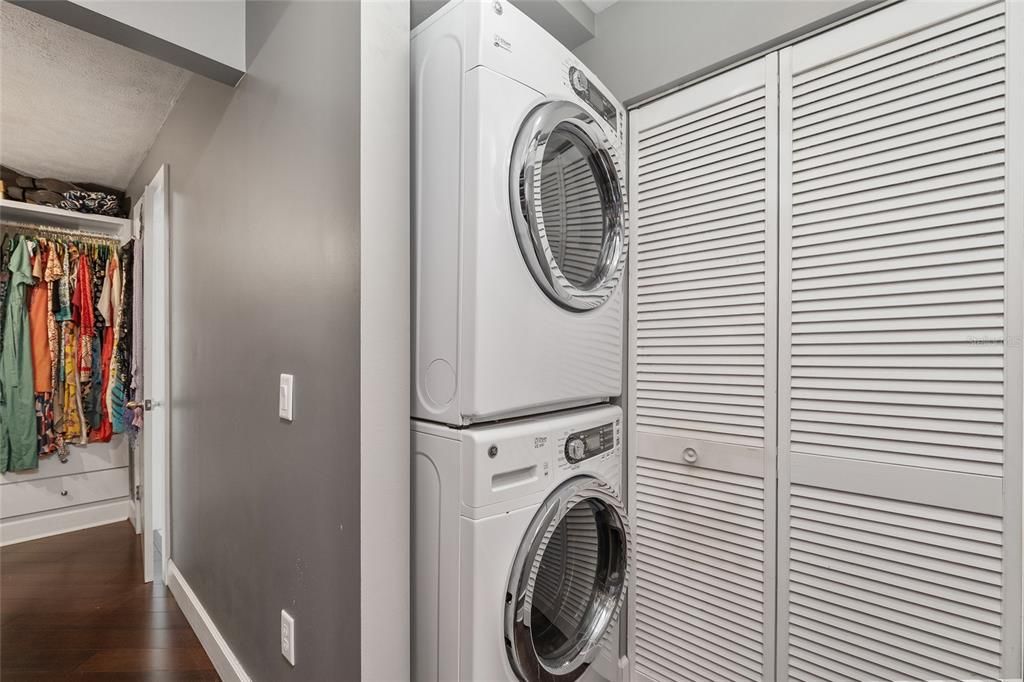 合同活跃: $648,750 (4 贝兹, 3 浴室, 3377 平方英尺)