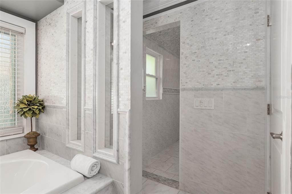 合同活跃: $648,750 (4 贝兹, 3 浴室, 3377 平方英尺)