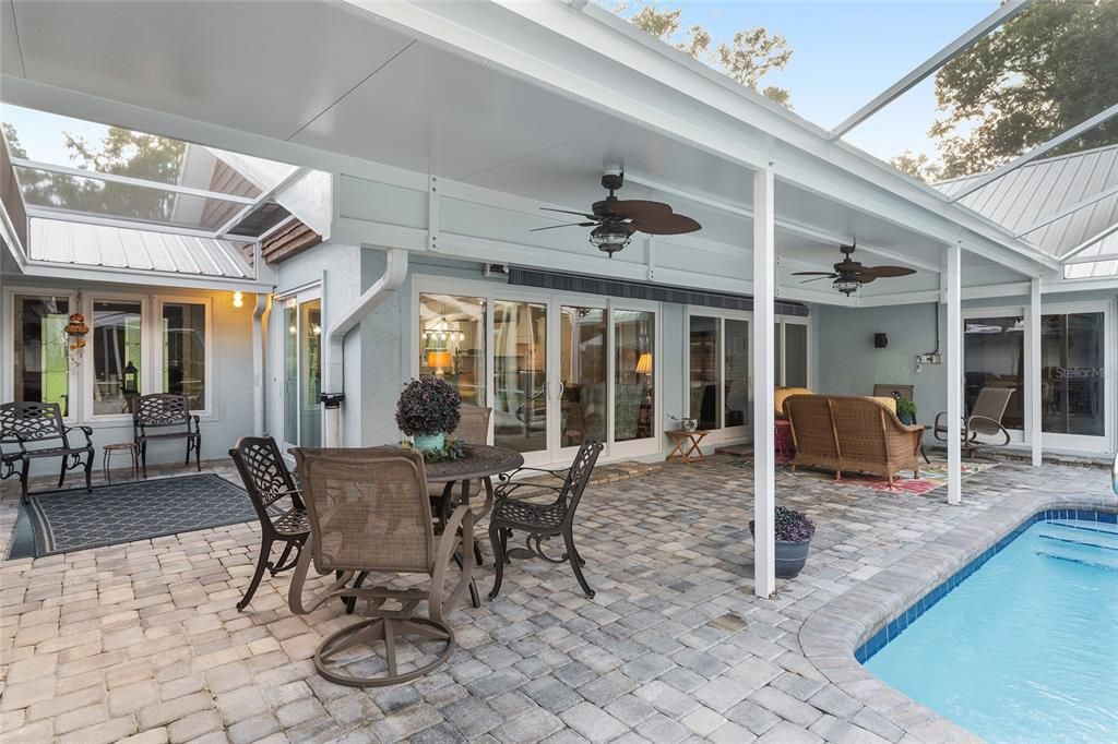 合同活跃: $648,750 (4 贝兹, 3 浴室, 3377 平方英尺)