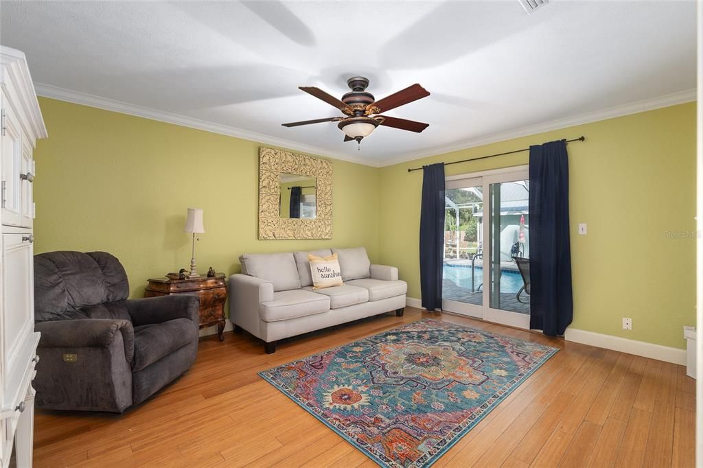 合同活跃: $648,750 (4 贝兹, 3 浴室, 3377 平方英尺)