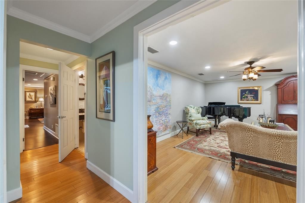 合同活跃: $648,750 (4 贝兹, 3 浴室, 3377 平方英尺)