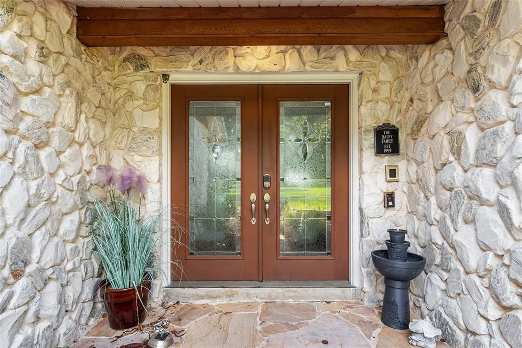 合同活跃: $648,750 (4 贝兹, 3 浴室, 3377 平方英尺)