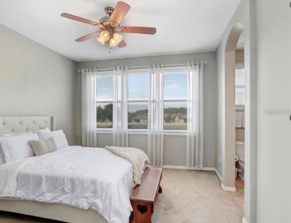 Под контрактом: $1,850 (2 спален, 2 ванн, 1278 Квадратных фут)