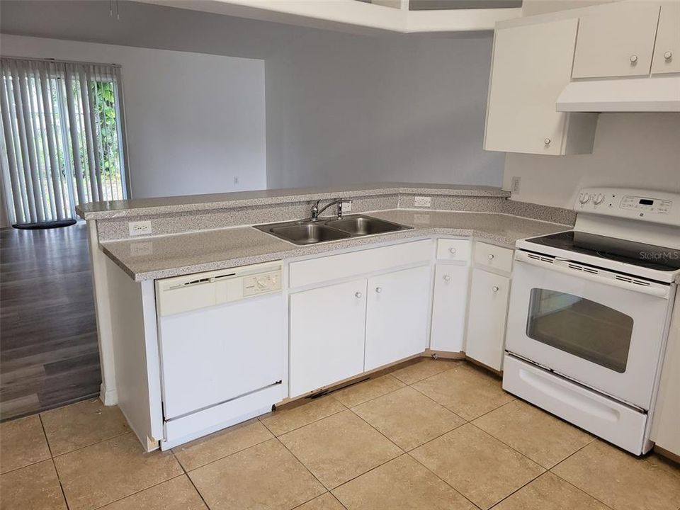 出租: $1,800 (3 贝兹, 2 浴室, 1692 平方英尺)