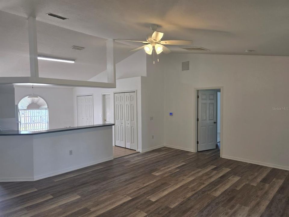 出租: $1,800 (3 贝兹, 2 浴室, 1692 平方英尺)