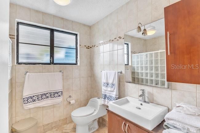 En Venta: $2,290,000 (4 camas, 4 baños, 2775 Pies cuadrados)