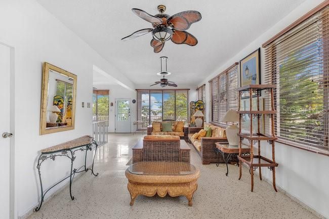 En Venta: $2,290,000 (4 camas, 4 baños, 2775 Pies cuadrados)