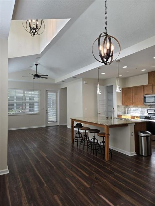 待售: $389,900 (2 贝兹, 2 浴室, 1466 平方英尺)