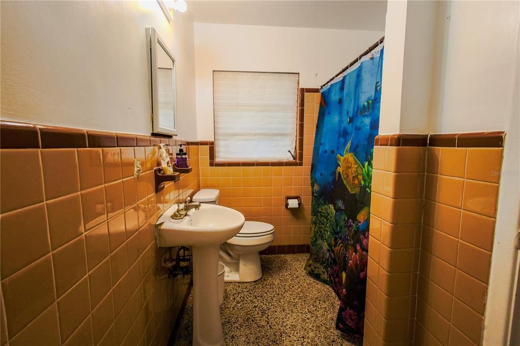 Active With Contract: $177,000 (3 beds, 2 baths, 989 Square Feet)