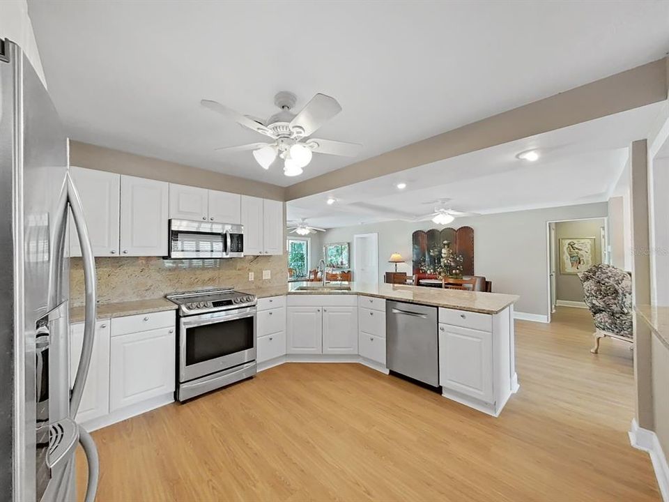 待售: $599,000 (3 贝兹, 2 浴室, 2498 平方英尺)