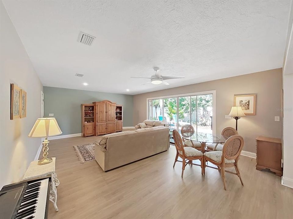 待售: $599,000 (3 贝兹, 2 浴室, 2498 平方英尺)