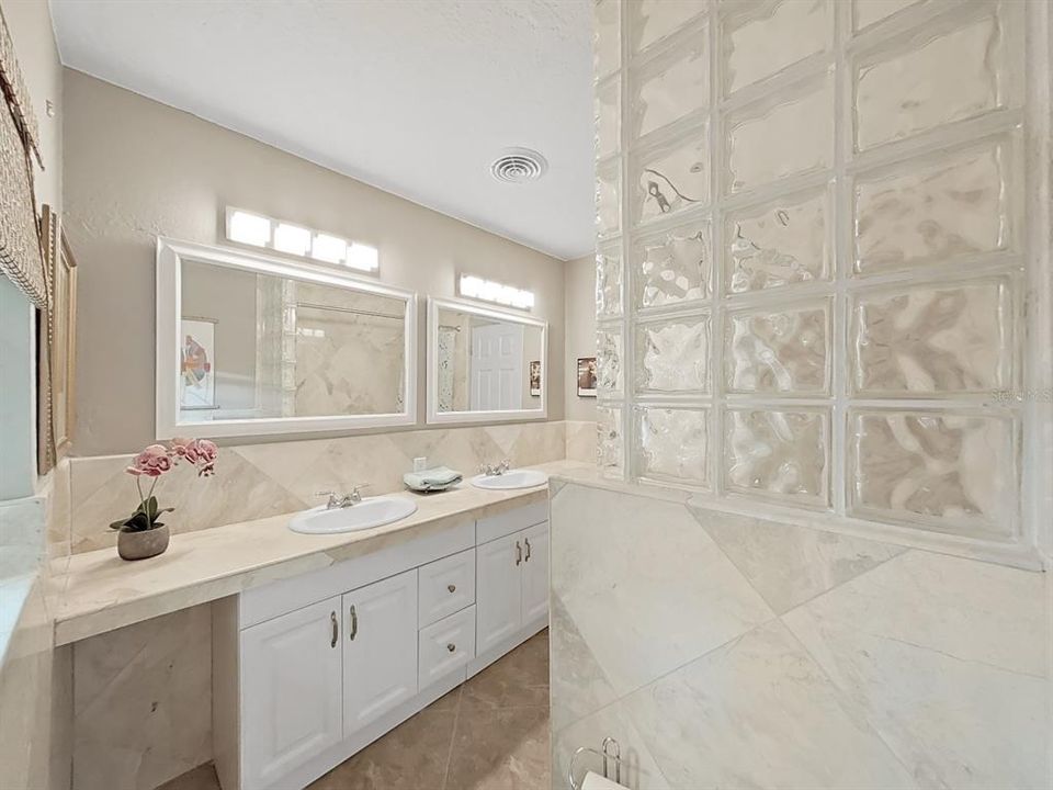 待售: $599,000 (3 贝兹, 2 浴室, 2498 平方英尺)